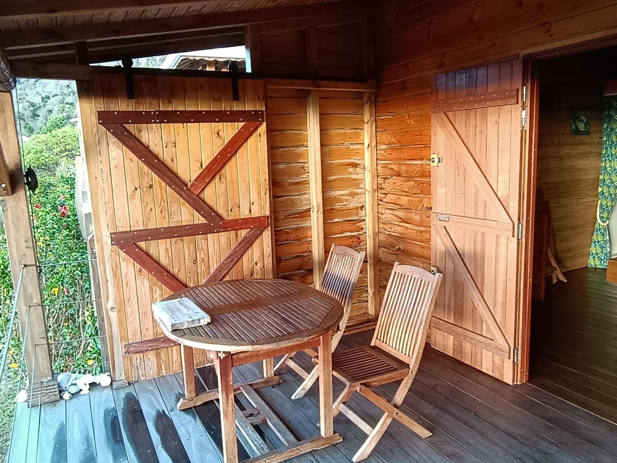 Ti Kaz Anoli Cottage En Bois Avec Vue Sur La Baie Terre-de-Bas Eksteriør bilde